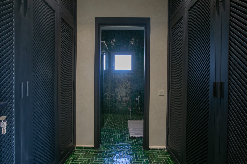 Suite One: dressing room leading to the bathroom