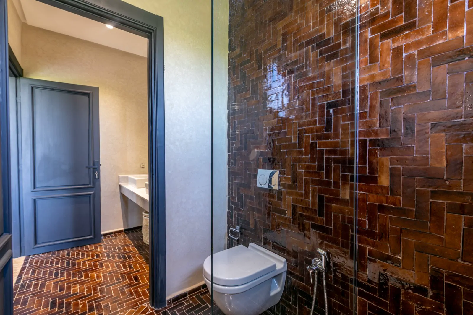 Salle de bain en zellige chocolat